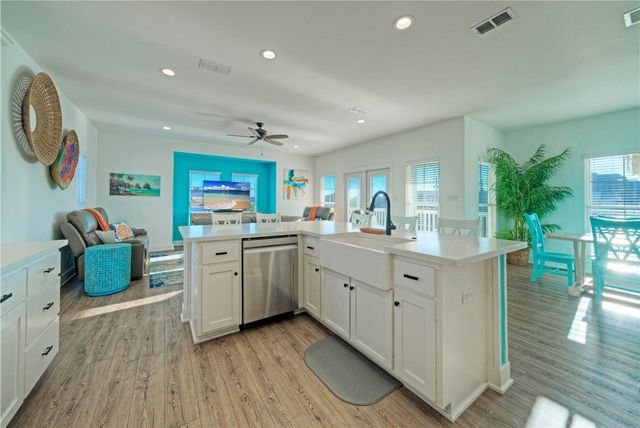 628 Banyan Beach Dr, Port Aransas, TX 78373