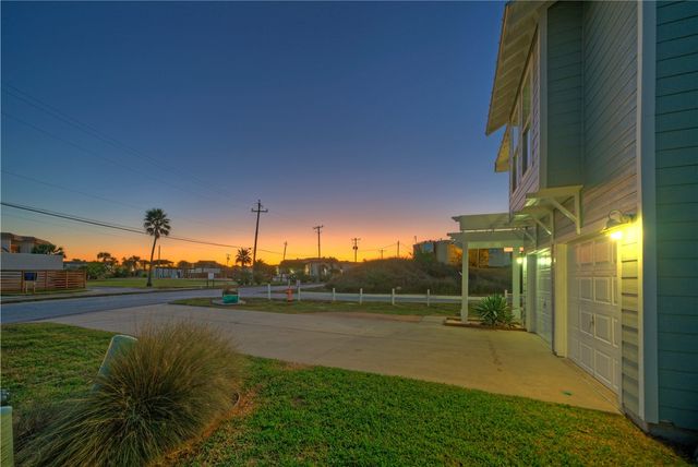 628 Banyan Beach Dr, Port Aransas, TX 78373