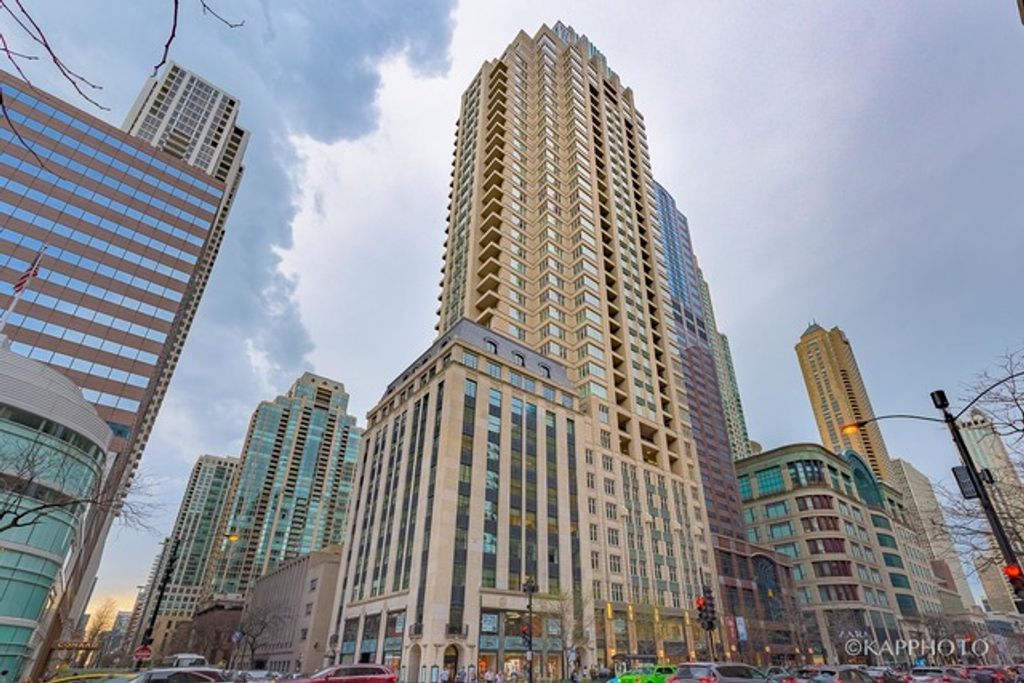 118 E Erie Street 15A, Chicago, IL 60611