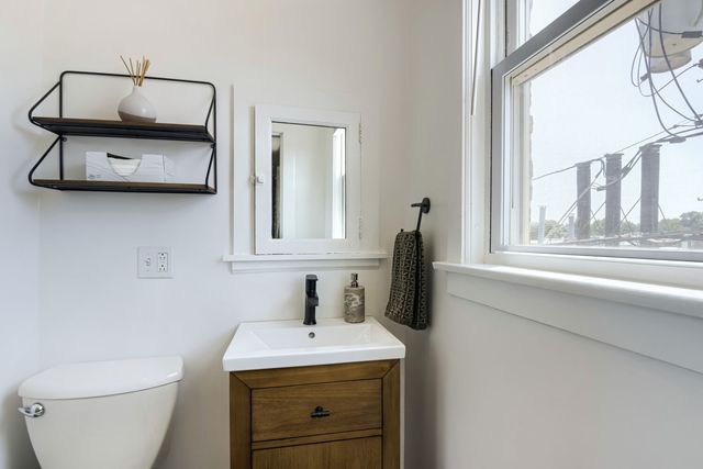 433 S East Avenue 2S, Oak Park, IL 60302