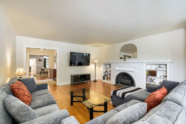 433 S East Avenue 2S, Oak Park, IL 60302