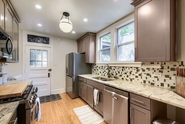 433 S East Avenue 2S, Oak Park, IL 60302