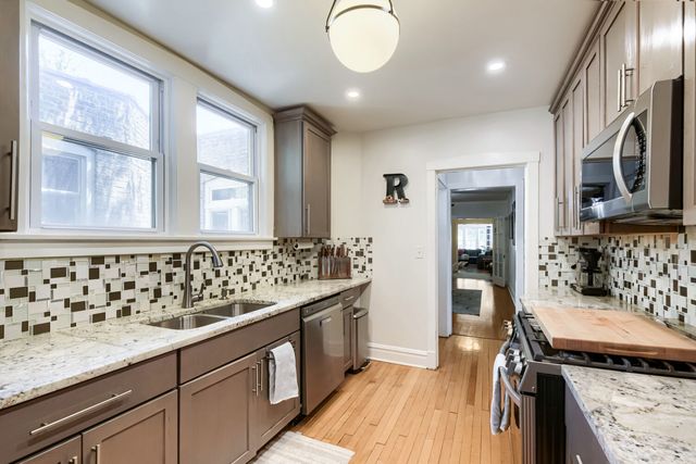 433 S East Avenue 2S, Oak Park, IL 60302