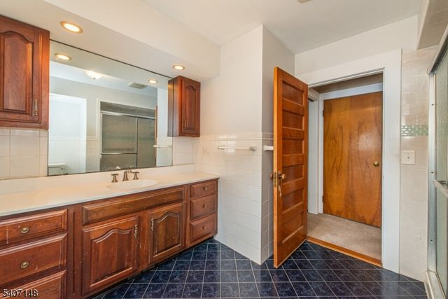 573 Wyckoff Ave, Mahwah Twp., NJ 07430