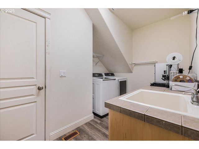 2216 Ne 158TH St, Vancouver, WA 98686