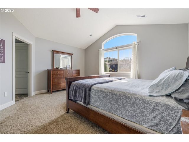 2216 Ne 158TH St, Vancouver, WA 98686