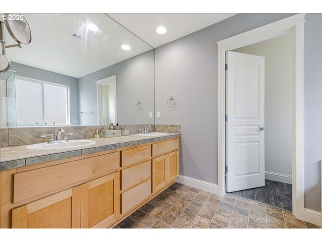 2216 Ne 158TH St, Vancouver, WA 98686