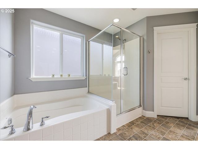 2216 Ne 158TH St, Vancouver, WA 98686