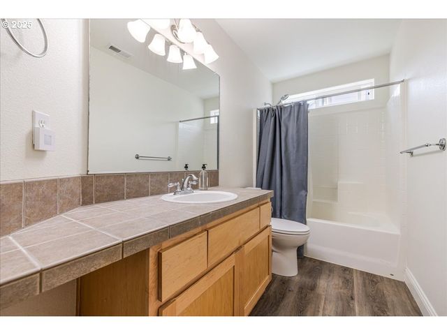 2216 Ne 158TH St, Vancouver, WA 98686