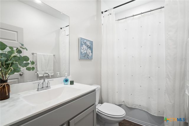 202 Barton Creek Lane, Hutto, TX 78634