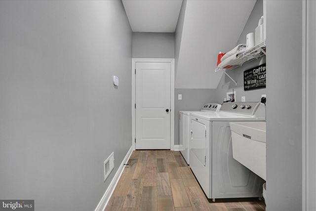 32 DOMINIC DR, Downingtown, PA 19335