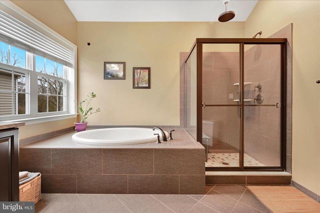 32 DOMINIC DR, Downingtown, PA 19335