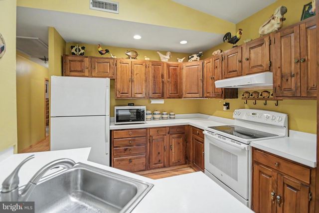 126 LENAPE RD, Barto, PA 19504