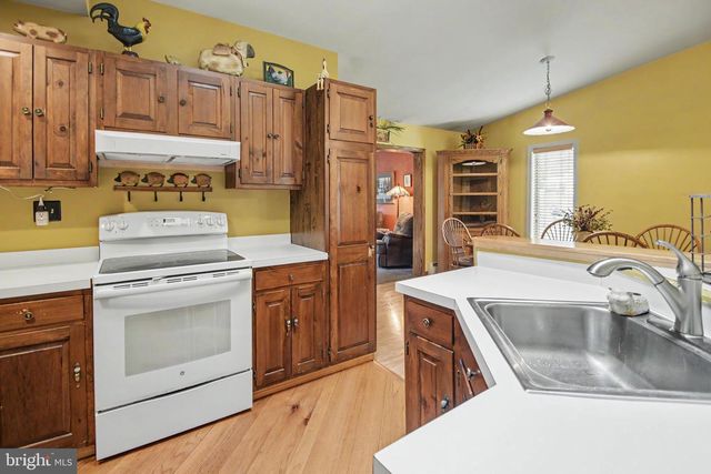 126 LENAPE RD, Barto, PA 19504