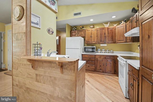126 LENAPE RD, Barto, PA 19504