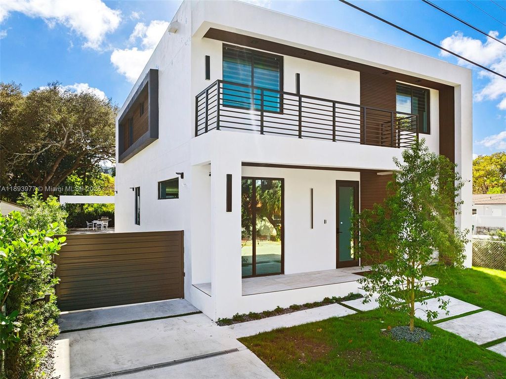 2572 NE 182nd Ter, North Miami Beach, FL 33160