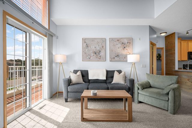 6801 Pine Crest Trail S, Cottage Grove, MN 55016