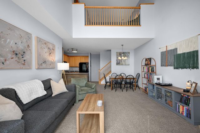 6801 Pine Crest Trail S, Cottage Grove, MN 55016
