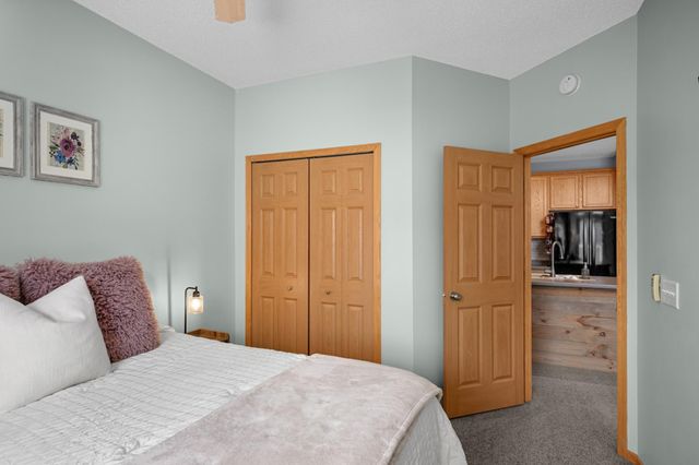 6801 Pine Crest Trail S, Cottage Grove, MN 55016