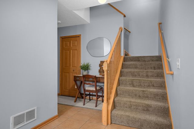 6801 Pine Crest Trail S, Cottage Grove, MN 55016