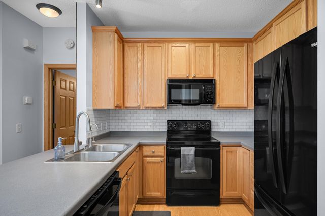 6801 Pine Crest Trail S, Cottage Grove, MN 55016