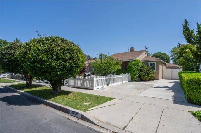 6700 Capps, Reseda, CA 91335