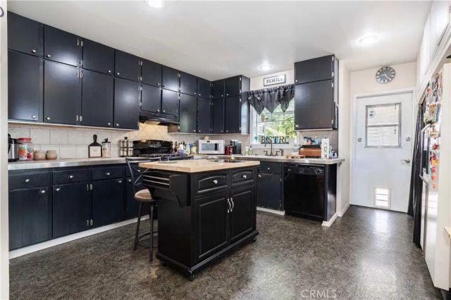 6700 Capps, Reseda, CA 91335