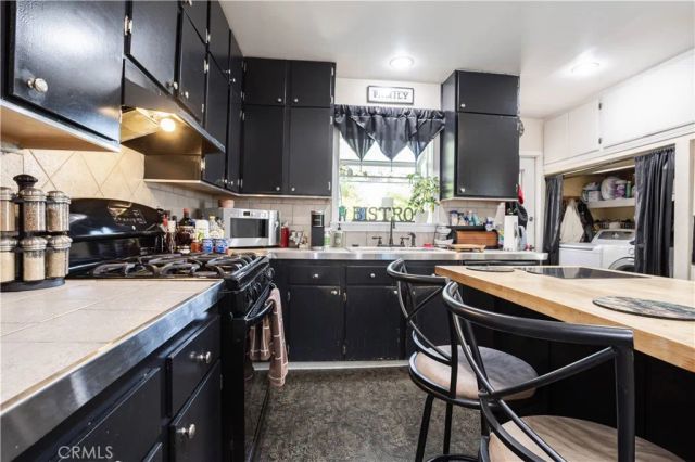 6700 Capps, Reseda, CA 91335