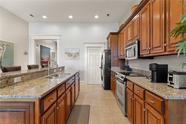 800 Ocean Blvd 204, St Simons Island, GA 31522