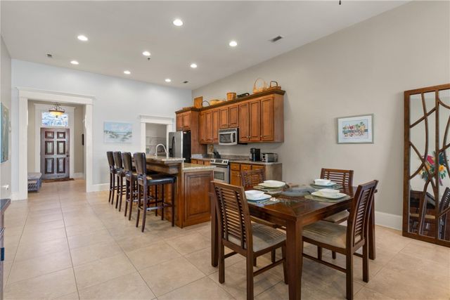 800 Ocean Blvd 204, St Simons Island, GA 31522