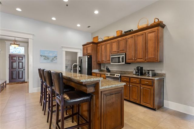 800 Ocean Blvd 204, St Simons Island, GA 31522