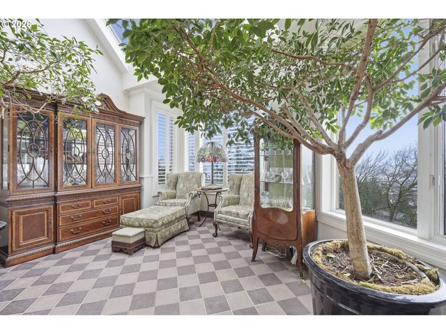 1122 Nw SUMMIT Ave, Portland, OR 97210