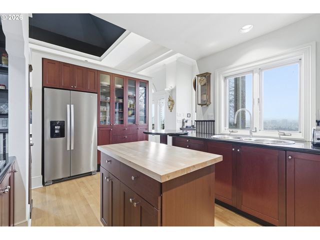 1122 Nw SUMMIT Ave, Portland, OR 97210