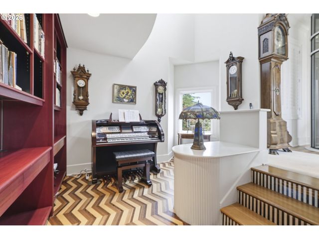 1122 Nw SUMMIT Ave, Portland, OR 97210