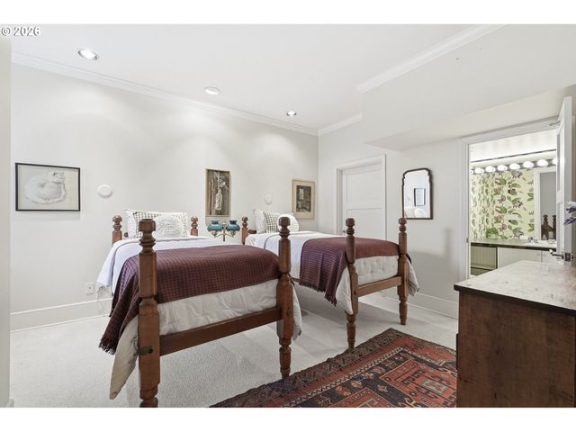 1122 Nw SUMMIT Ave, Portland, OR 97210