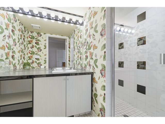 1122 Nw SUMMIT Ave, Portland, OR 97210