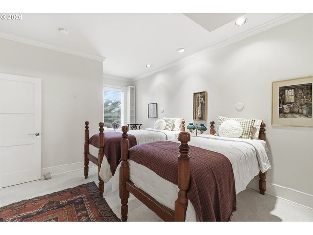 1122 Nw SUMMIT Ave, Portland, OR 97210