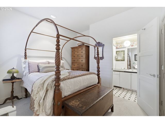 1122 Nw SUMMIT Ave, Portland, OR 97210