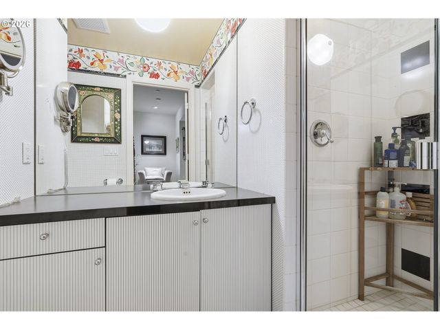 1122 Nw SUMMIT Ave, Portland, OR 97210