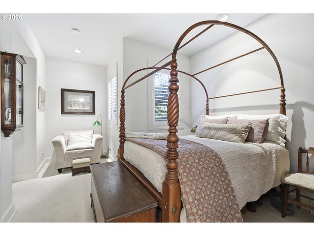 1122 Nw SUMMIT Ave, Portland, OR 97210