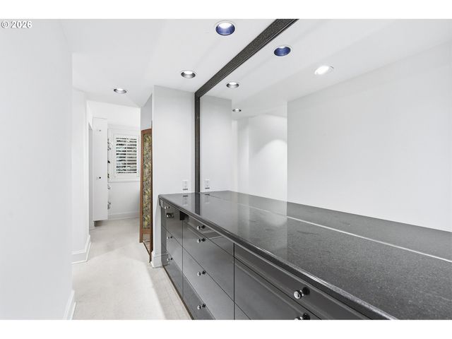 1122 Nw SUMMIT Ave, Portland, OR 97210