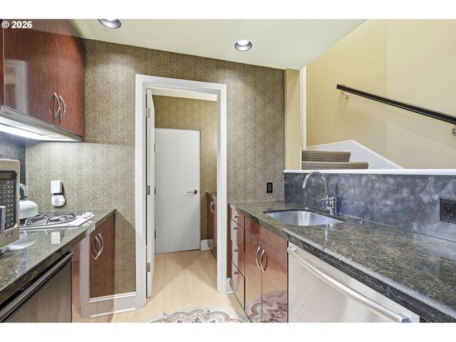 1122 Nw SUMMIT Ave, Portland, OR 97210