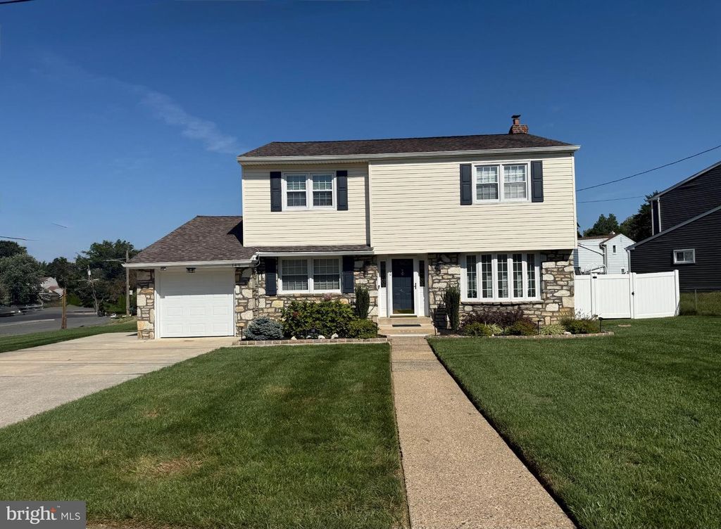 149 LAURIE LN, PHILADELPHIA, PA 19115 — exterior