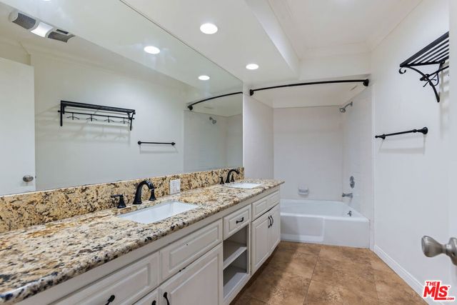 11970 Montana Avenue 108, Los Angeles, CA 90049