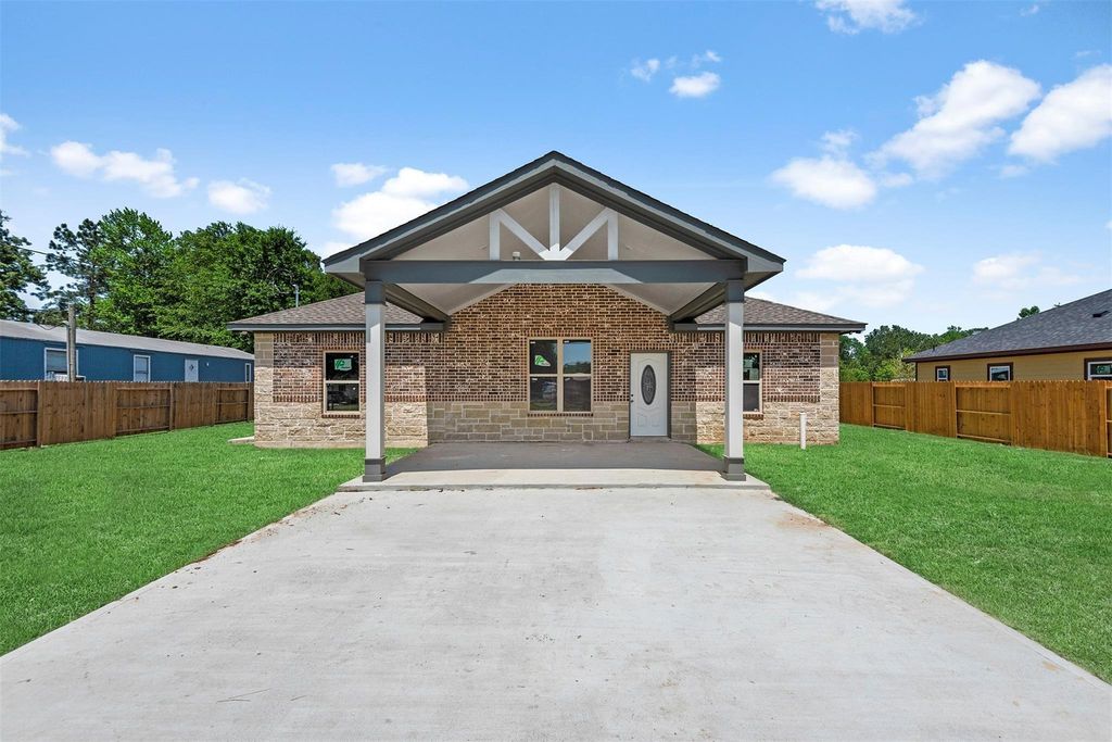 187 Road 7002, Cleveland, TX 77327