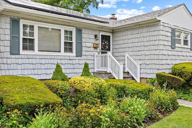 1219 Warwick Street, Uniondale, NY 11553
