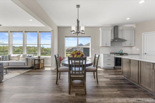 8929 Creekside CIRCLE, Pleasant Prairie, WI 53158