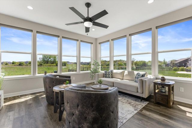8929 Creekside CIRCLE, Pleasant Prairie, WI 53158