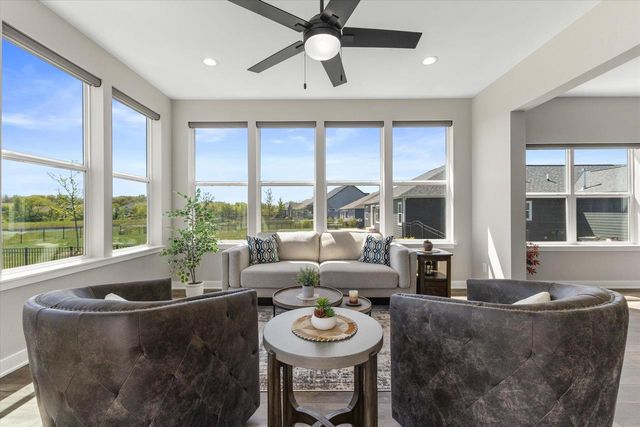8929 Creekside CIRCLE, Pleasant Prairie, WI 53158