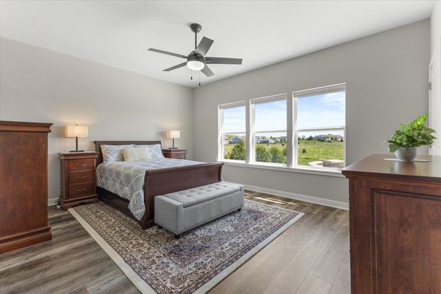 8929 Creekside CIRCLE, Pleasant Prairie, WI 53158